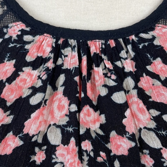 NWT Band of Gypsies Floral Cross Back Crochet Flowy Tank - Size Large (Girls) - Picture 3 of 12